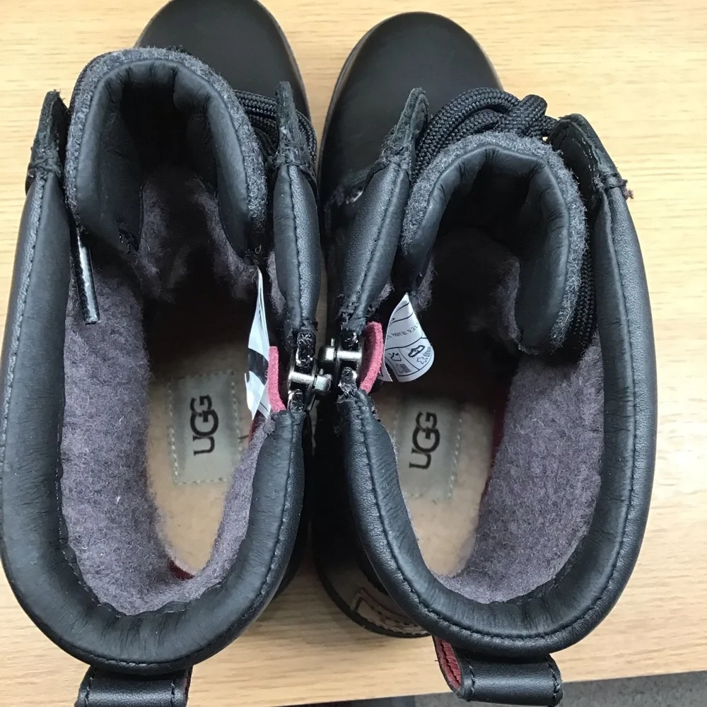UGG Women’s Kesey Waterproof Boot - Picture 9 of 11